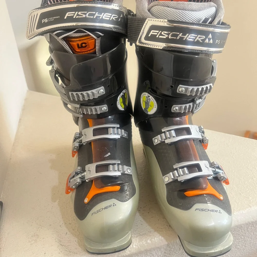 FISCHER Soma MX9 Ski Boots,‎ Size 27.5, Soma Tec